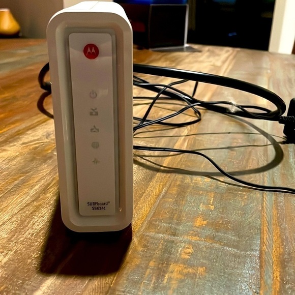 Motorola surfboard SB6141 DOCSIS 3.0 cable modem - Picture 2 of 5